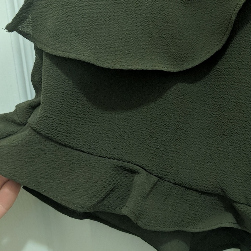 JOLT RUFFLE SHORTS - Picture 5 of 7